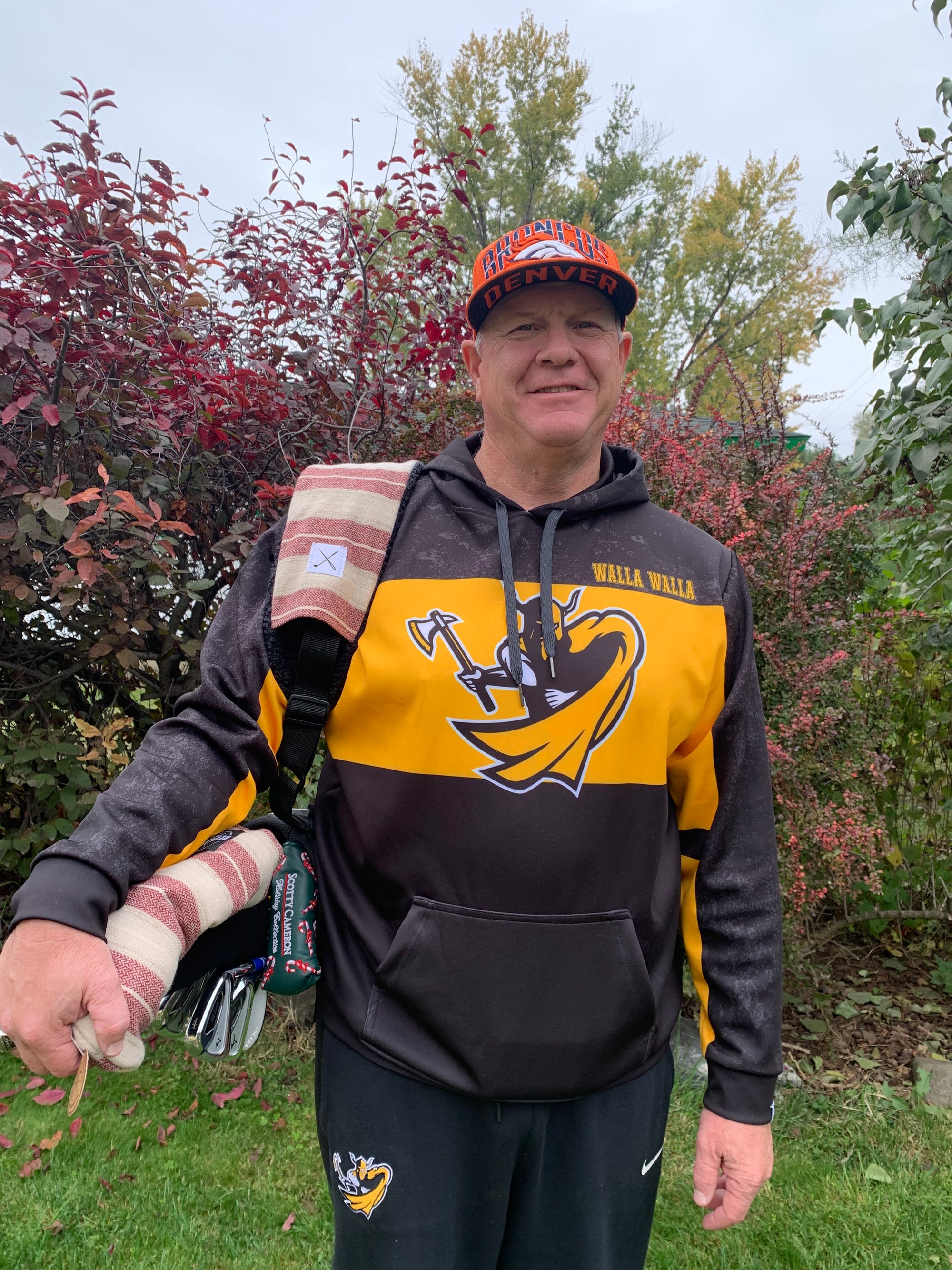 red and cream striped golf bag strap cover